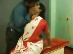 Հնդկական մորաքույր սեքսով աշխատավայրում