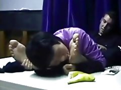 Չինական milf երկրպագում են տղամարդկանց ոտքերը