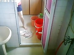 Հասուն հաշվի առնելով ցնցուղ