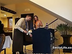 Մերկ աղջիկները բացել դռները սպասարկման սենյակներ